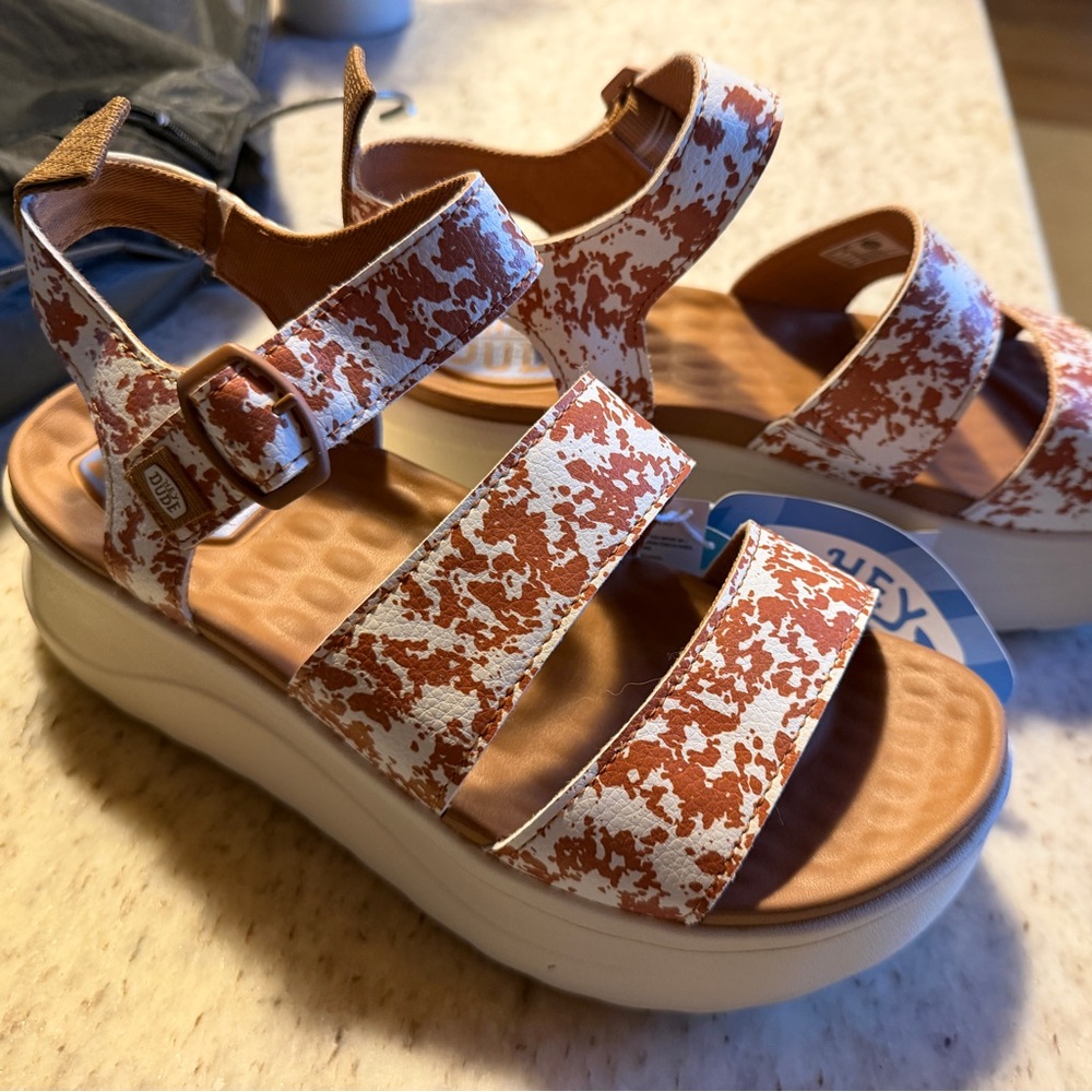 Hey Dude Delray Buckle Animal - Tan/White - NWT never worn - Picture 3 of 3